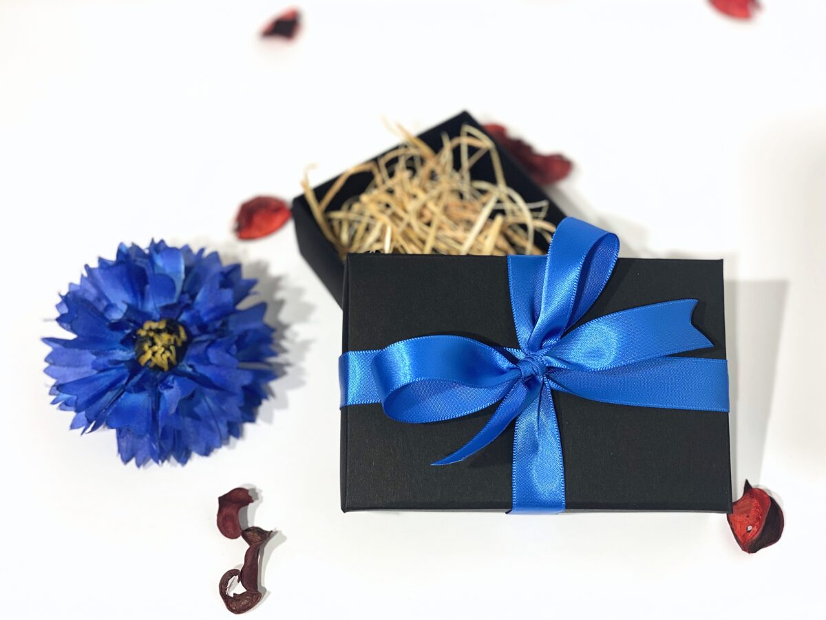 Small gift box with blue ribbon (11.5x7cm) - Gift boxes -  - gifts  and ideas for holidays and everyday